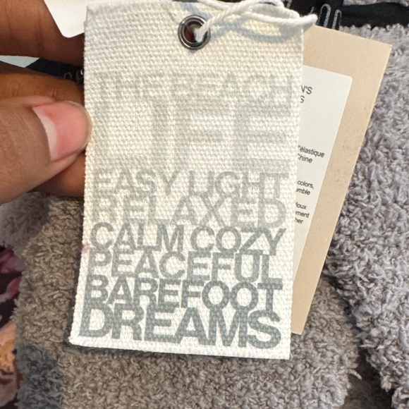 NWT BAREFOOT DREAMS 2 pack cozy chic Socks one size - Picture 4 of 6